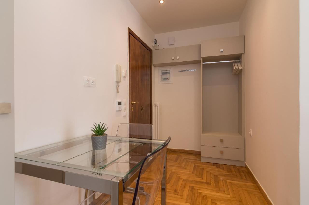 Elegant In B Apartment